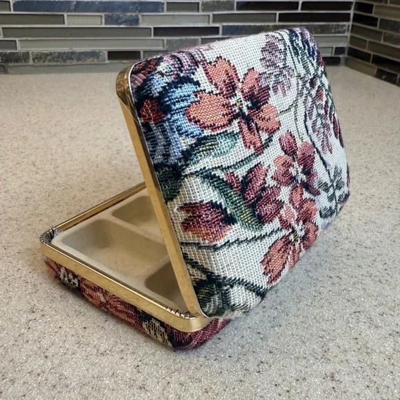 VTG Floral Tapestry Jewelry Travel Case Gold Metal Frame Clam Shell Organizer