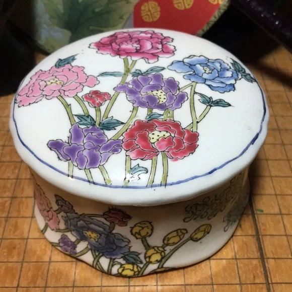 Ceramic Jewelry Box Floral Macao Style China Multicolor Midcentury 4”Dx2-3/8”H