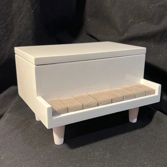 gloss white piano jewelry box