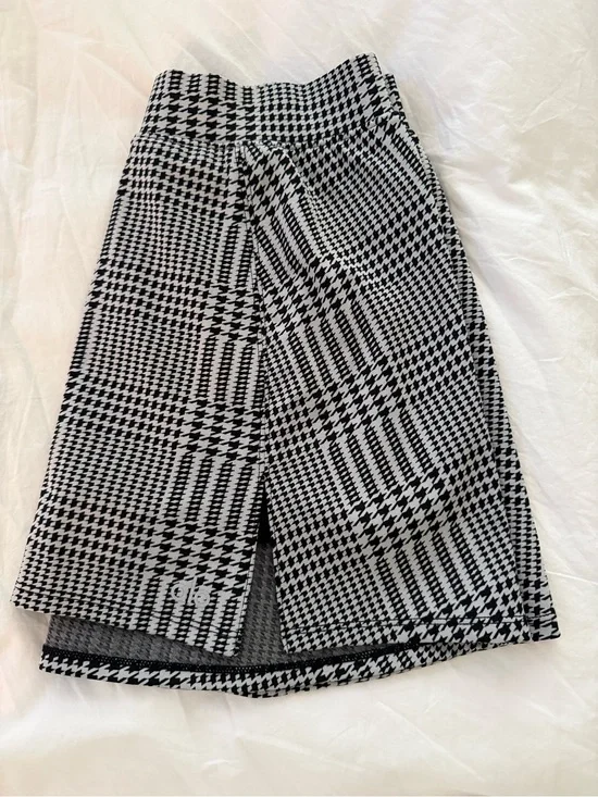 Alo glenplaid check tennis skirt.