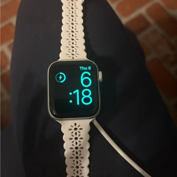 Apple Watch SE 40mm with multiple bands included