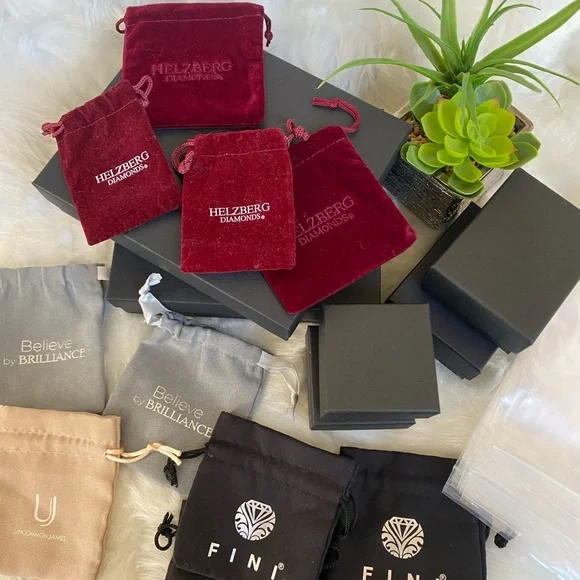 Helzberg Diamonds Burgundy Velvet Pouches and in various box bundle