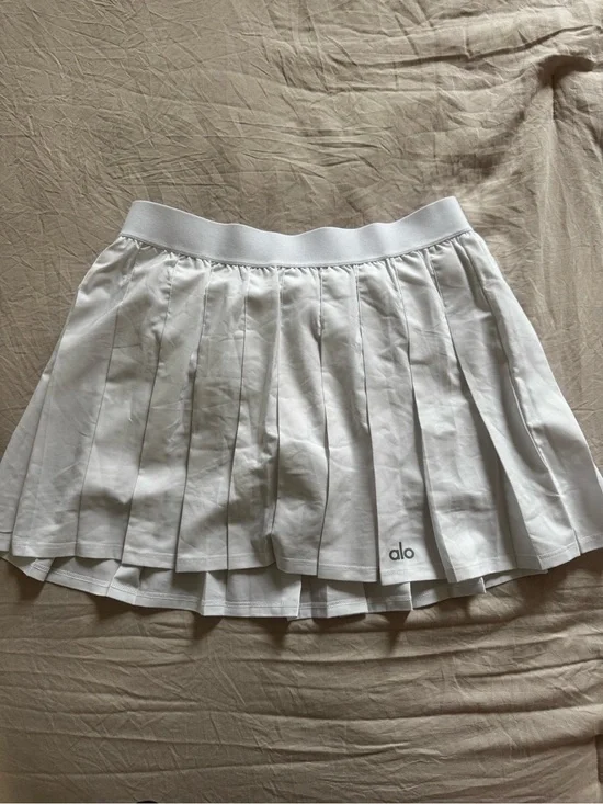 ALO Yoga White Pleated Skort with Elastic Waistband