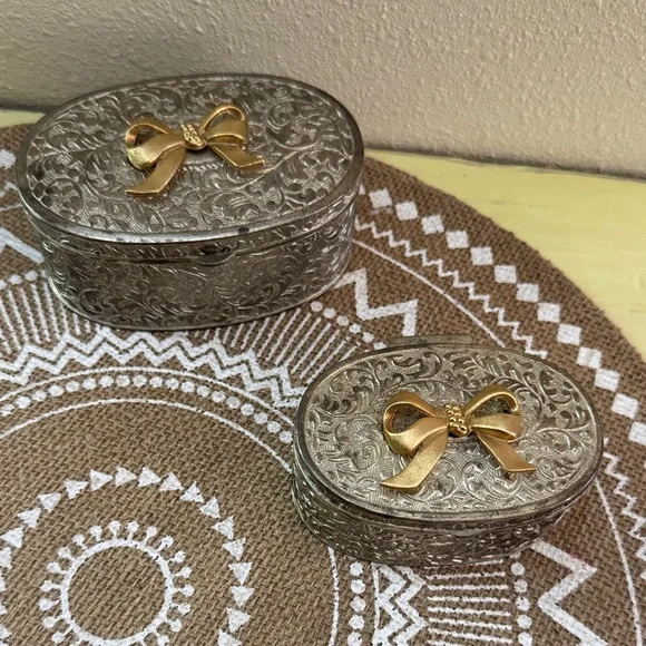 VTG Victorian Style Jewelry Box set with Gold Color Bows
