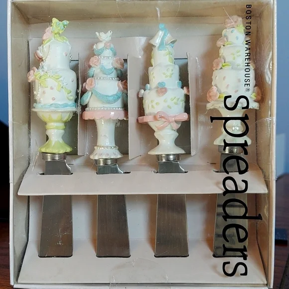 Boston Warehouse Pastel Cake-Themed Spreaders Set, Stainless Steel, Like New