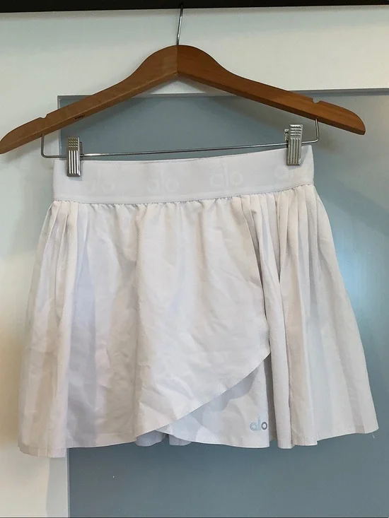 ALO Yoga White Circle Skirt with Subtle Logo