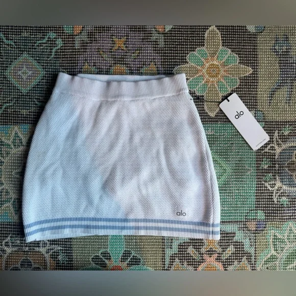 NWT ALO Yoga Women's White and Crystal Blue Tennis Club Skirt