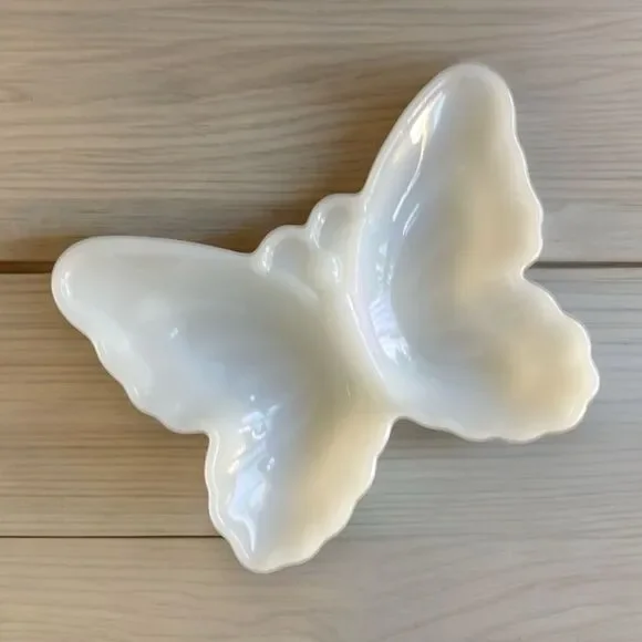 AVON White Milk‎ Glass Butterfly Vanity Trinket Ring Soap Dish 6