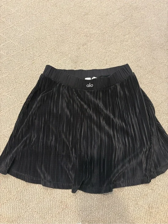 ALO Yoga Black micro plisse skirt. Size small NWT.
