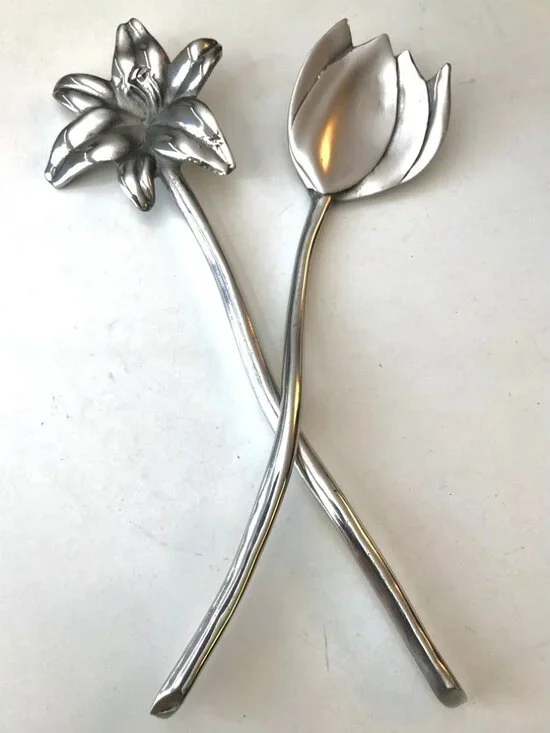 Mariposa Brillante Aluminum Flower Salad Servers Cast Metal Utensils Set