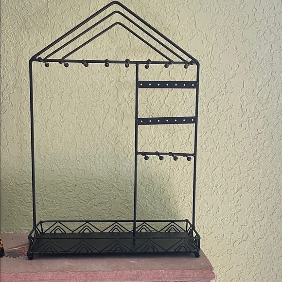 Black Metal Jewelry Organizer