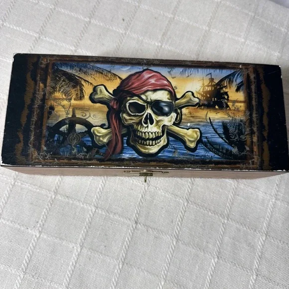 Pirate Cedar Keepsake Box BOOTY BANK & Candy Stash San Antonio,‎ Texas