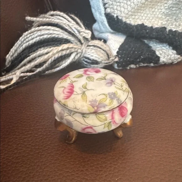 VTG Floral Trinket Box with Gold Accents Made in Japan