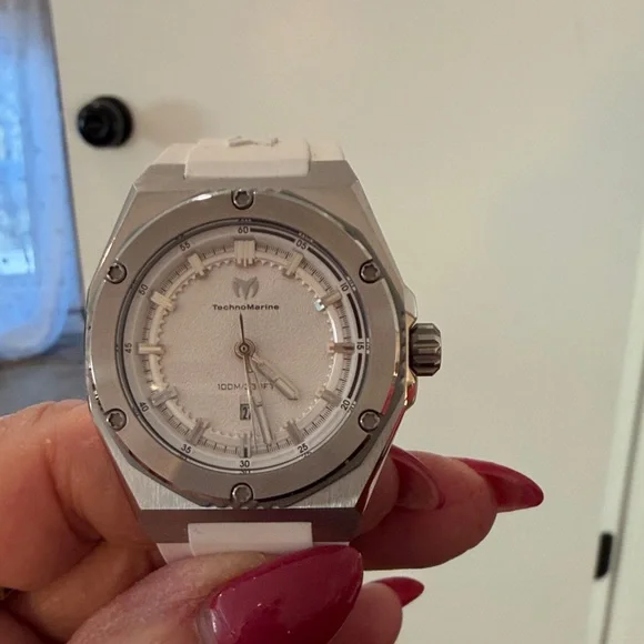INVICTA: Brand New Woman’s TechnoMarine Invicta White Silver Watch