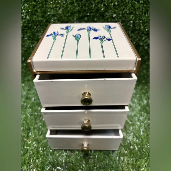 Otagiri White Jewelry Organizer with Blue Floral Design