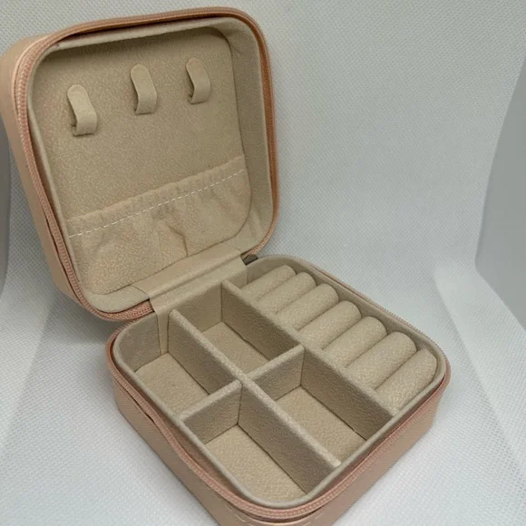 Pink Jewelry‎ Organizer