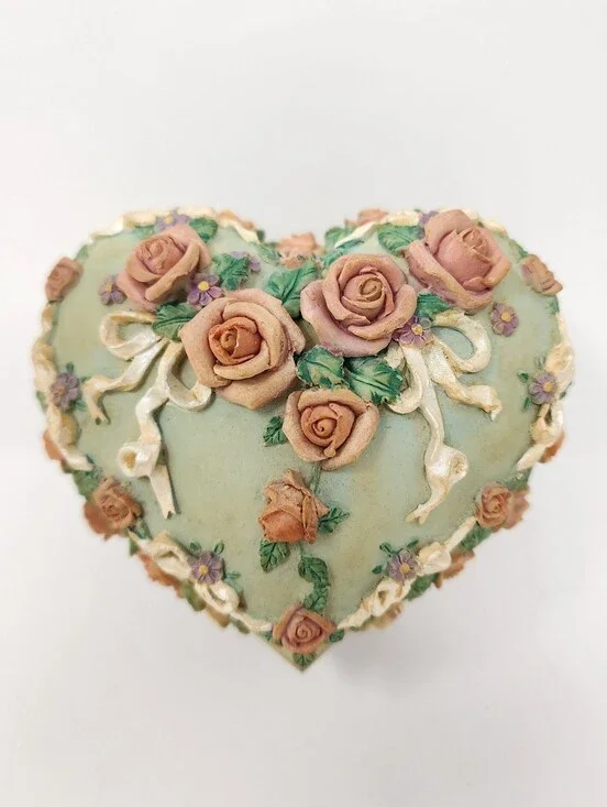 Antique-Style Heart-Shaped Decorative Floral Trinket Box