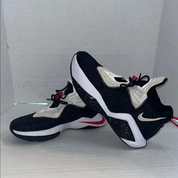 Nike-10.5-LeBron soldier-black, white & red-basketball sneakers CK6024-002.