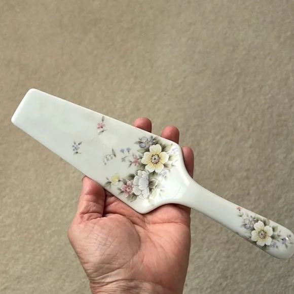 Noble Excellence Porcelain Floral Cake Server