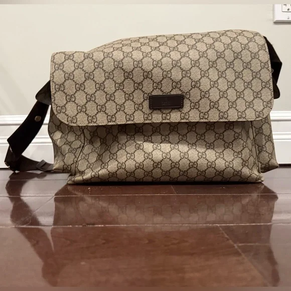 Authentic Gucci GG Supreme Large Changing Bag w/ Changing Pad, Dust Bag & Box