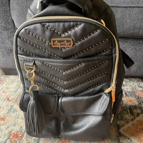 Itzy Ritzy Boss Backpack in Rock and roll- like new condition