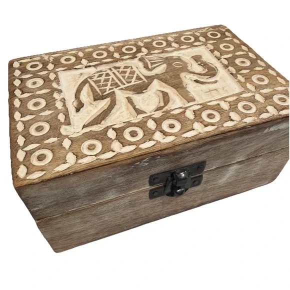 Hand‎ carved Wooden Elephant Hinged Jewlery Trinket Box Whitewash