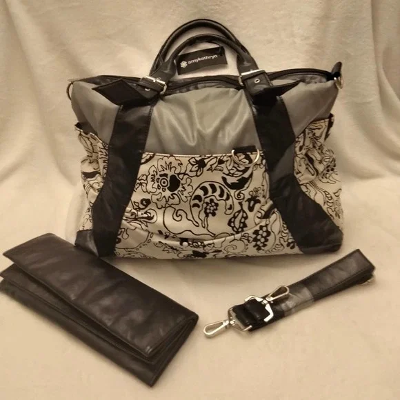 Amykathryn large black white diaper bag . 17 x 15 
