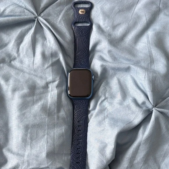 Navy Blue Smartwatch with Patterned Band