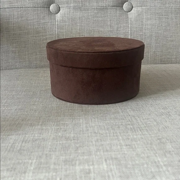 Round Brown Velvet Jewelry Box