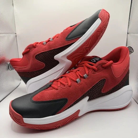 Stephen Curry Basketball Sneaker Men's Size 12.5 Red Black White New With Box