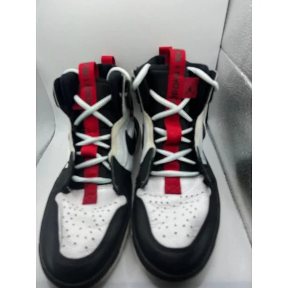 Nike Air Jordan 11 Retro High Top Sneakers Men's Size 8.5‎ Black White Red