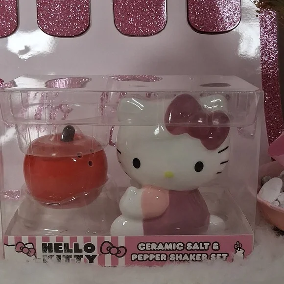 Hello Kitty In Pink & Red Apple Ceramic Salt & Pepper Set New