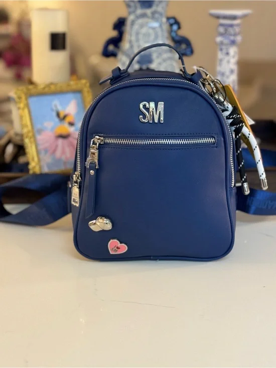 💙🩷NWT STEVE MADDEN EMBOSSED MINI BACKPACK DONE IN NAVY WITH SILVER HARDWARE!