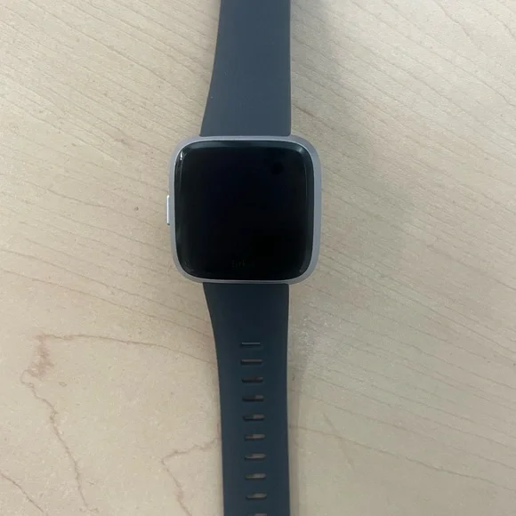 Fitbit verse lite Smartwatch with Touchscreen Display and Sleek Design charger