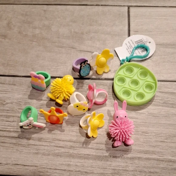 🍋‍🟩Colorful Kids Easter Toy Set with Pop Fidget and Animal Rings💘
