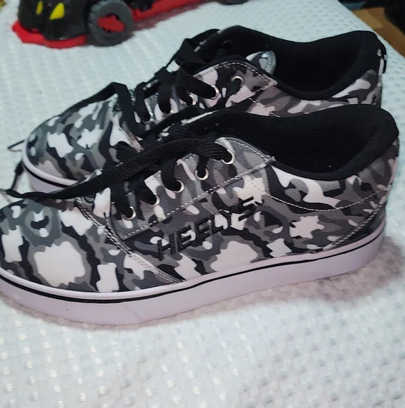 HEELYS EUC YOUTH MEN UNISEX SZ 8 PRO 2 BLKGREY CAMMO HEELY SNEAKERS SHOES