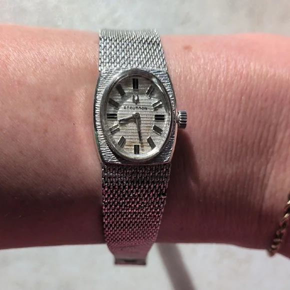 Accutron by Bulova 10k Gold Filled 1970s Vintage Mesh Bracelet Ladies Watch