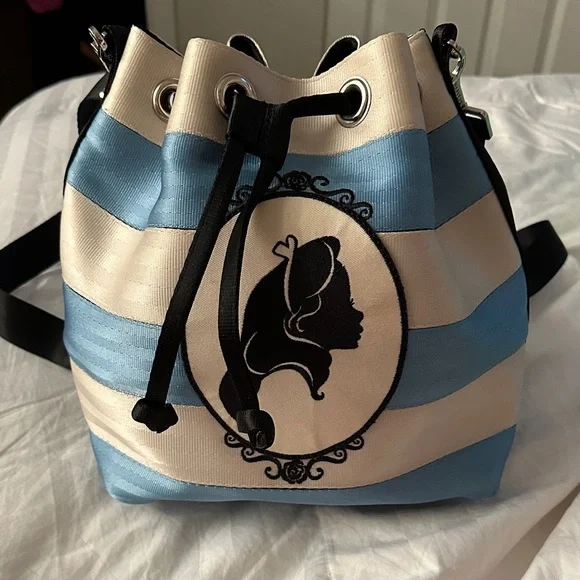 HARVEYS Alice In Wonderland Park Hopper Seatbelt Bag
