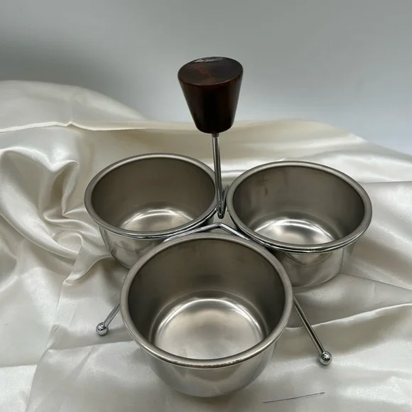 MCM Condiment Server.