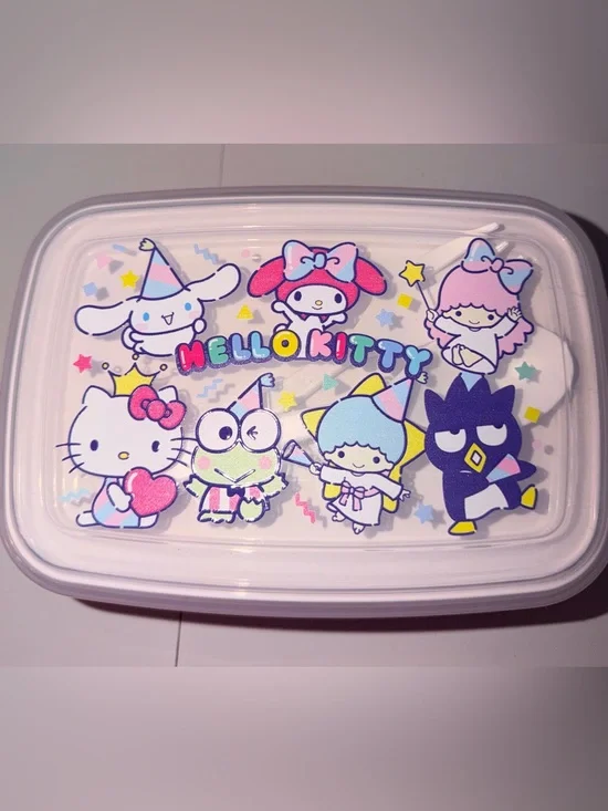 🍴NWOT Hello Kitty & friends Lunch Box with untencil set