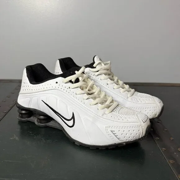 Vintage Nike shox 2004 Size 6.5 104265-001 Amazing Condition