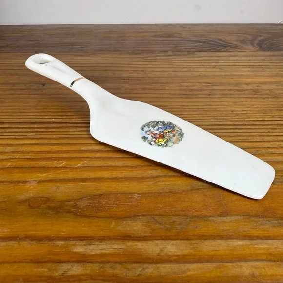 Vintage Porcelain Cake Server with Pastoral Scene – Gold Trim Handle