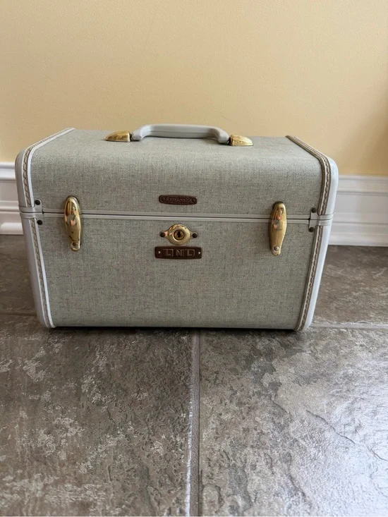 Vintage 1950s Samsonite Train Case with Gold Hardware Original Key
