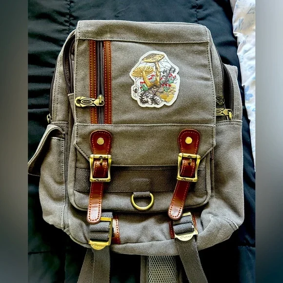 One strap backpack with 8 pockets