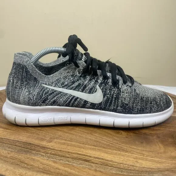 Nike Free Run Flyknit Oreo Womens Black And White Size 7.5 Running Shoes