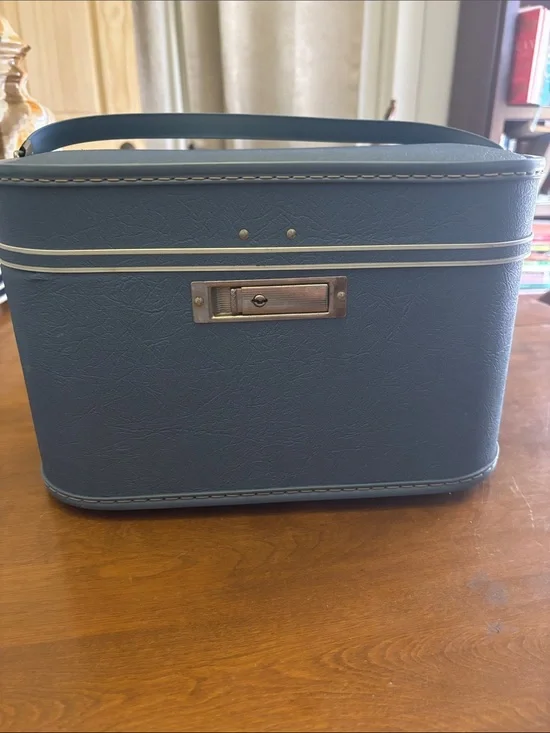 Mid-Century Blue Hardshell Train Case Retro Cosmetic Vanity