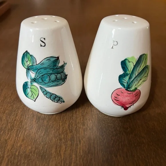 vintage made in japan salt and pepper shakers veggies Vegetables Beets Peas
