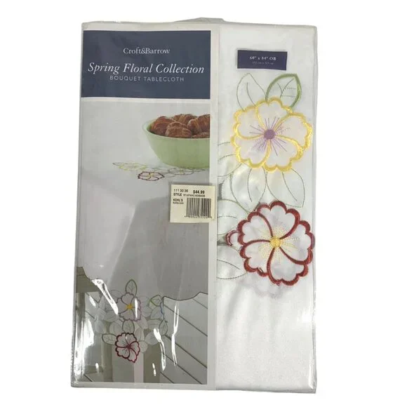 Craft Barrow NWT $45 Spring Floral Embroidered Tablecloth 60