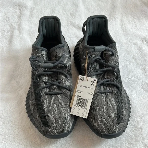 NWT Adidas Adult Yeezy Boost 350 V2 - Black and Gray
