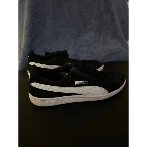 Puma Shoes Men's Size 9 Black White Classic Suede Sneakers
